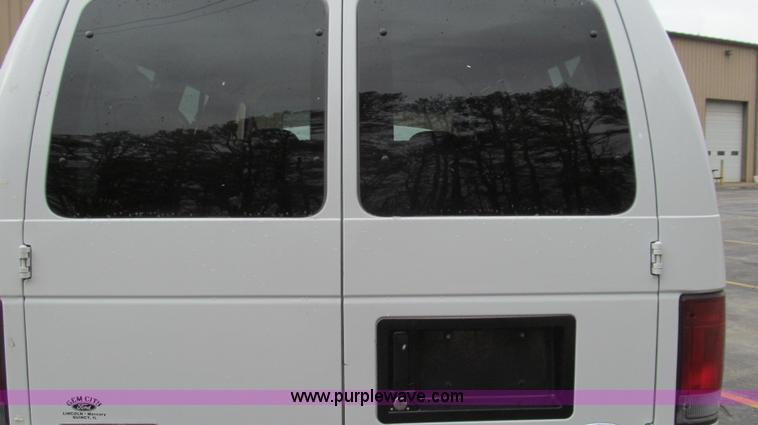 image for item E3695 2007 Ford E350 XLT Super Duty van