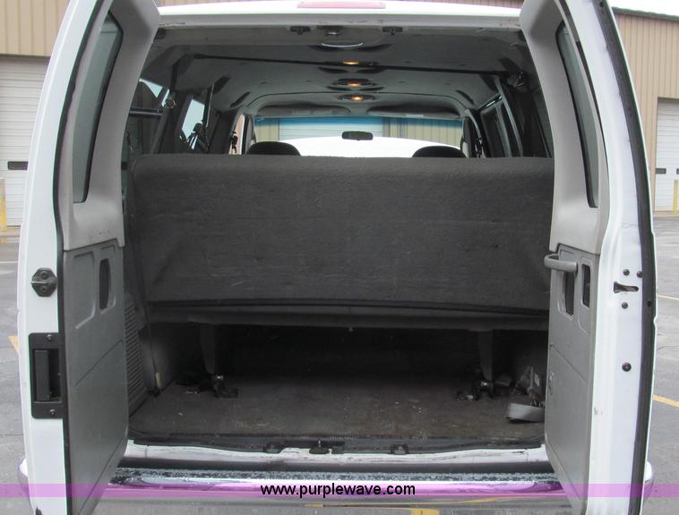 image for item E3695 2007 Ford E350 XLT Super Duty van