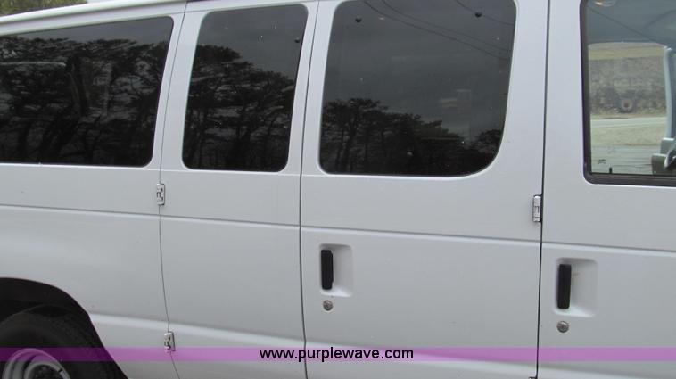 image for item E3695 2007 Ford E350 XLT Super Duty van