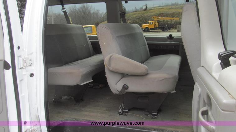 image for item E3695 2007 Ford E350 XLT Super Duty van