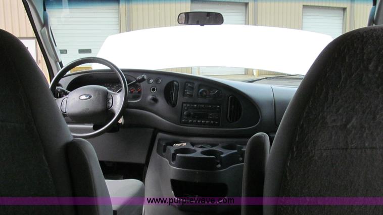 image for item E3695 2007 Ford E350 XLT Super Duty van
