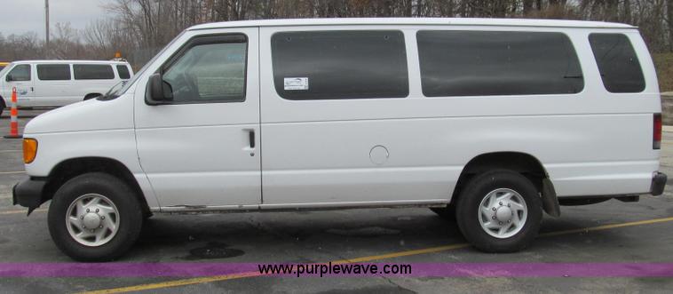 image for item E3696 2004 Ford E350 XL van