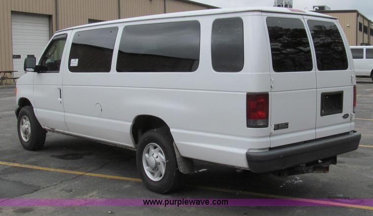 image for item E3696 2004 Ford E350 XL van