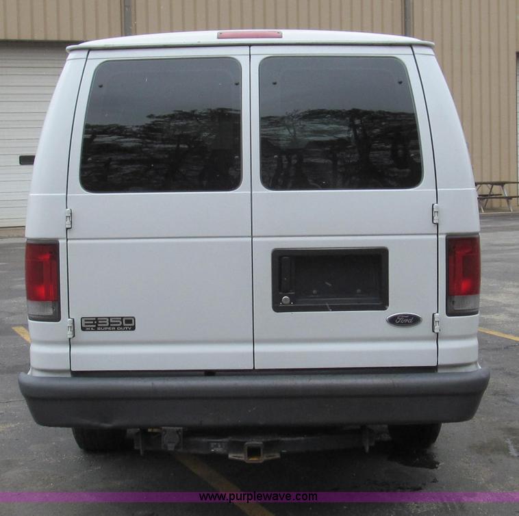 image for item E3696 2004 Ford E350 XL van