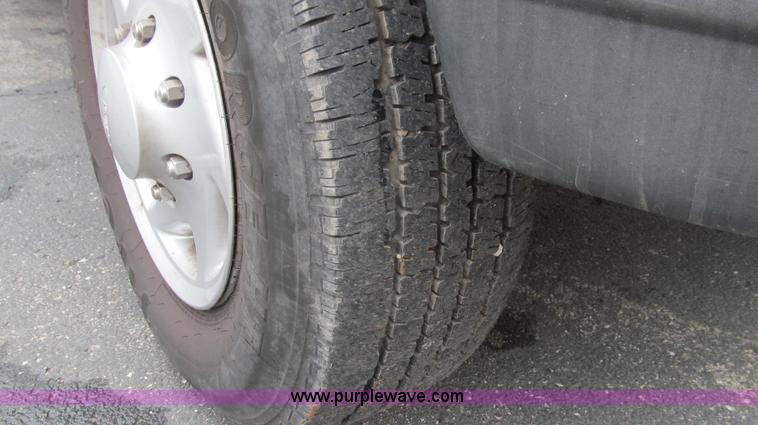 image for item E3696 2004 Ford E350 XL van