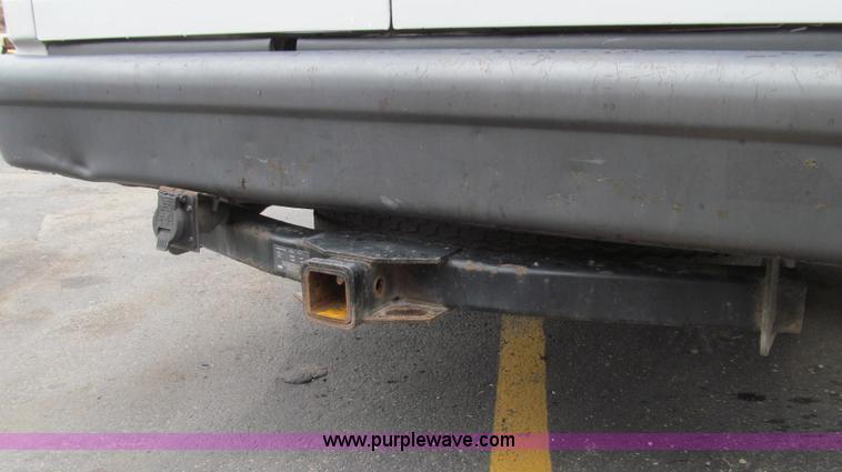 image for item E3696 2004 Ford E350 XL van