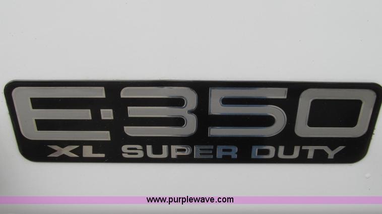 image for item E3696 2004 Ford E350 XL van