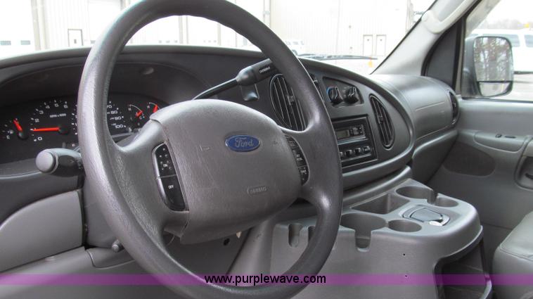 image for item E3696 2004 Ford E350 XL van