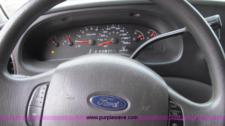 image for item E3696 2004 Ford E350 XL van