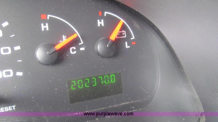 image for item E3696 2004 Ford E350 XL van