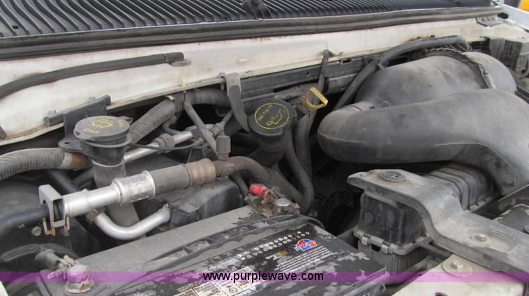 image for item E3696 2004 Ford E350 XL van