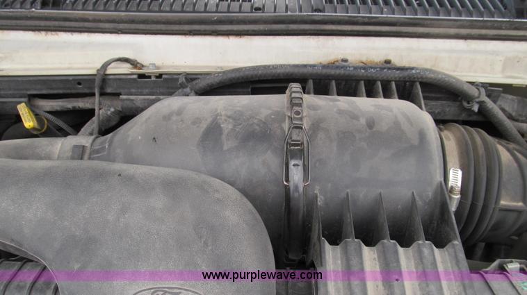 image for item E3696 2004 Ford E350 XL van