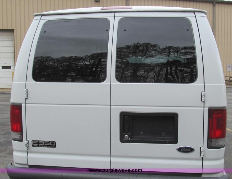 image for item E3696 2004 Ford E350 XL van