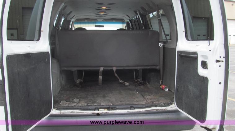 image for item E3696 2004 Ford E350 XL van