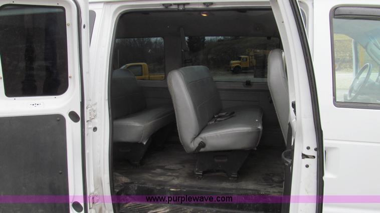 image for item E3696 2004 Ford E350 XL van