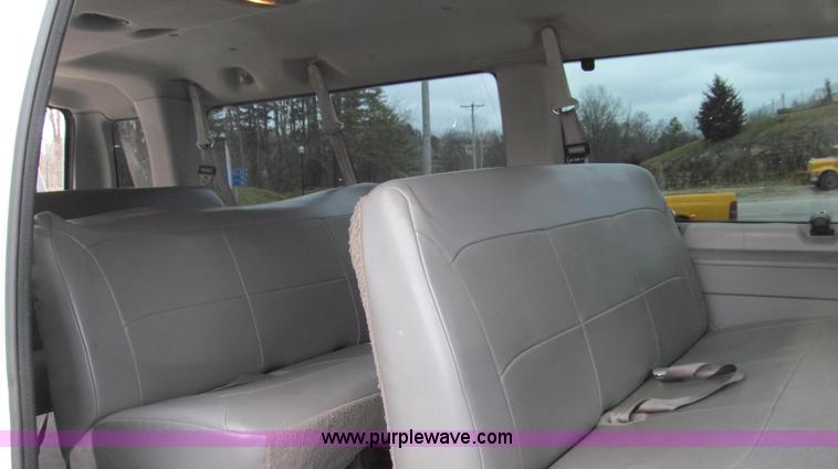 image for item E3696 2004 Ford E350 XL van