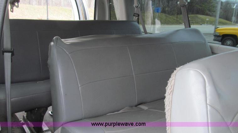 image for item E3696 2004 Ford E350 XL van