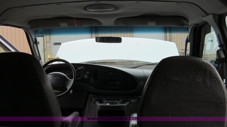 image for item E3696 2004 Ford E350 XL van