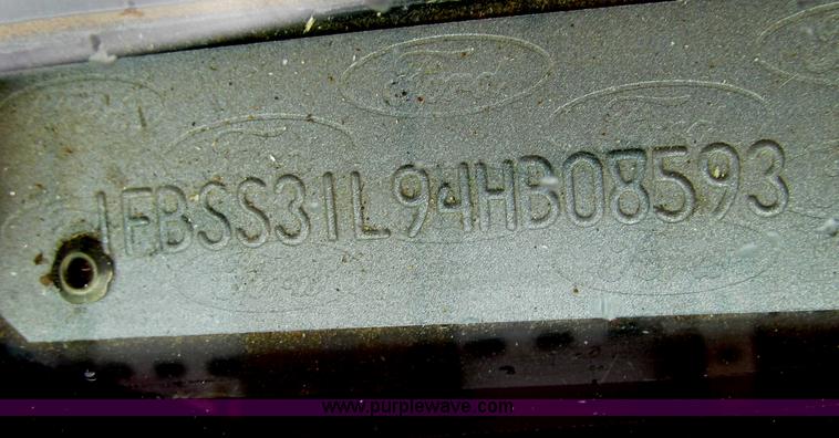 image for item E3696 2004 Ford E350 XL van