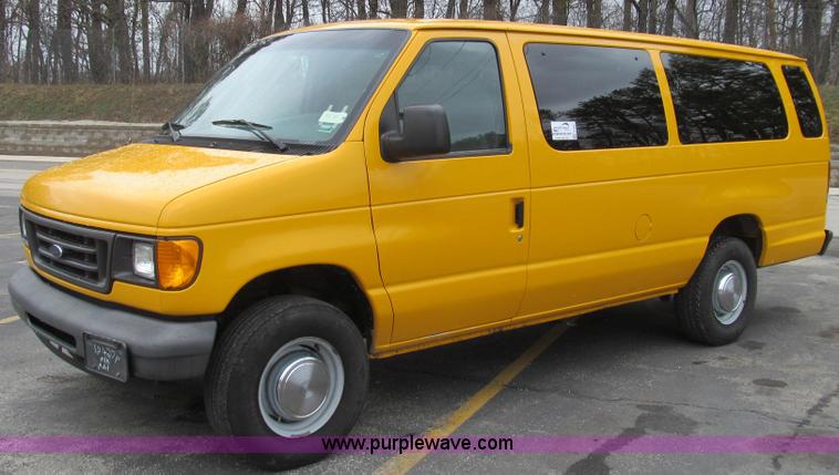 image for item E3697 2005 Ford E350 XL van