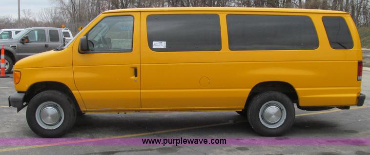 image for item E3697 2005 Ford E350 XL van
