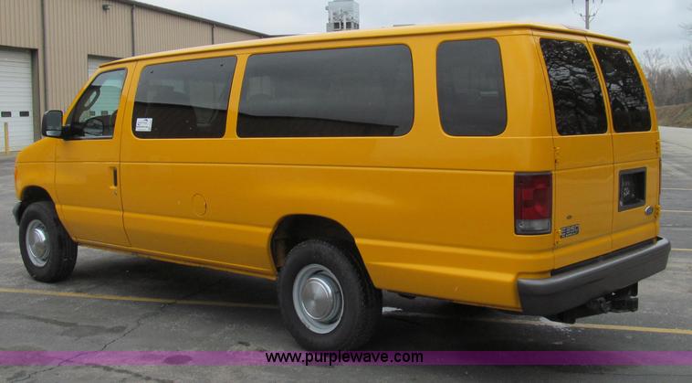 image for item E3697 2005 Ford E350 XL van