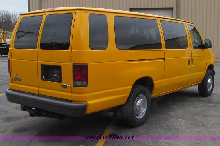 image for item E3697 2005 Ford E350 XL van