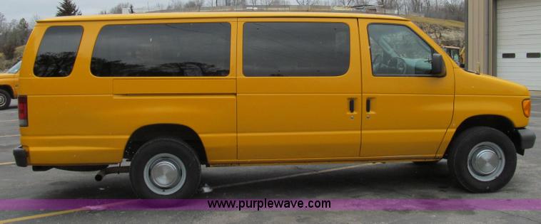 image for item E3697 2005 Ford E350 XL van
