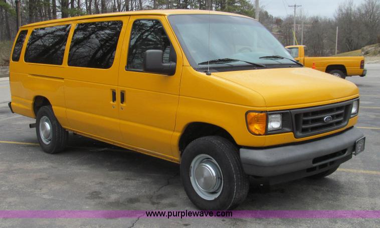 image for item E3697 2005 Ford E350 XL van