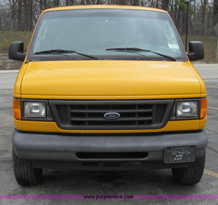image for item E3697 2005 Ford E350 XL van