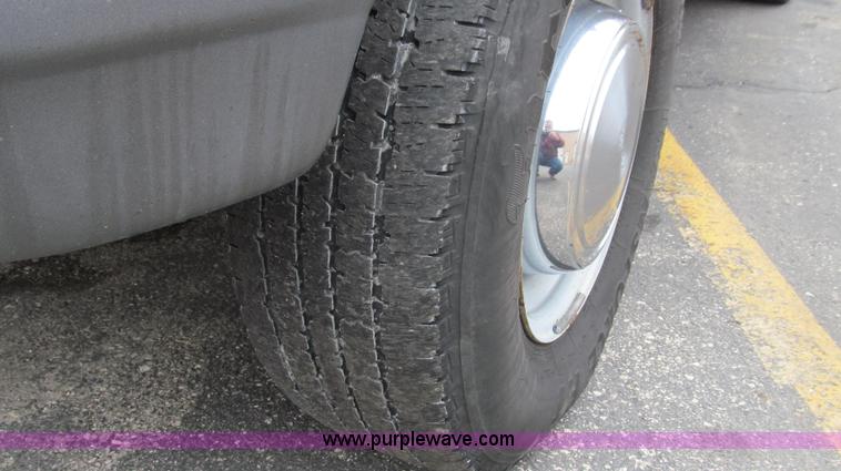 image for item E3697 2005 Ford E350 XL van