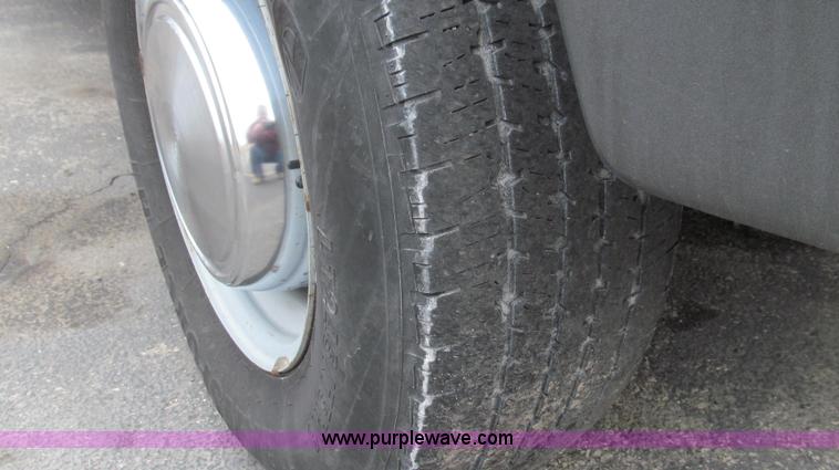 image for item E3697 2005 Ford E350 XL van