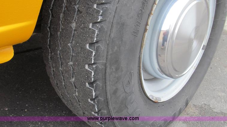 image for item E3697 2005 Ford E350 XL van