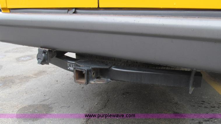 image for item E3697 2005 Ford E350 XL van