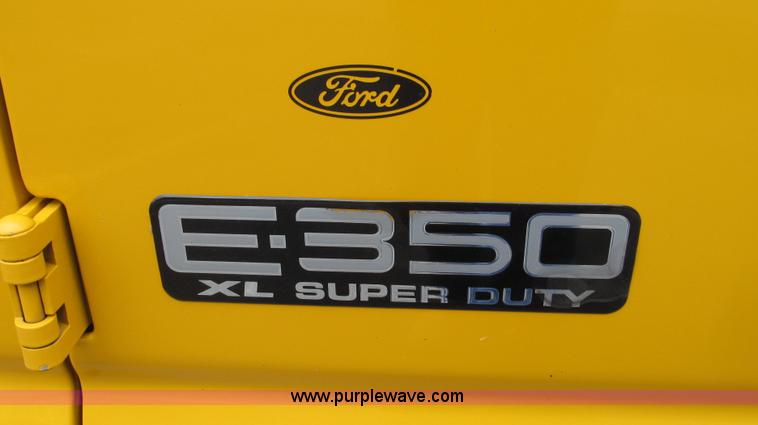 image for item E3697 2005 Ford E350 XL van