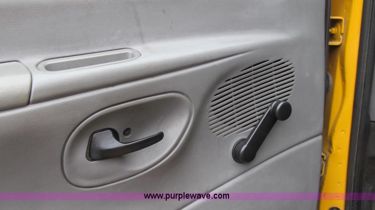 image for item E3697 2005 Ford E350 XL van