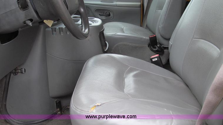 image for item E3697 2005 Ford E350 XL van