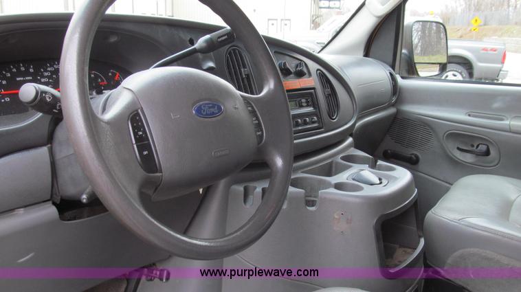 image for item E3697 2005 Ford E350 XL van