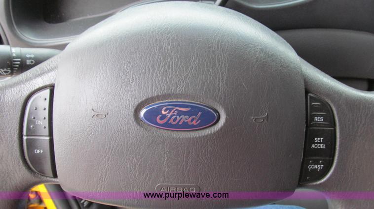 image for item E3697 2005 Ford E350 XL van
