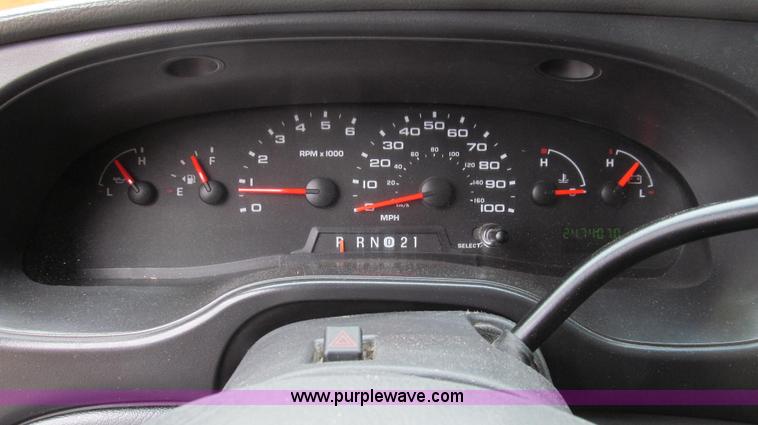 image for item E3697 2005 Ford E350 XL van