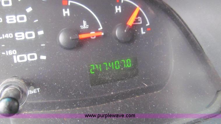 image for item E3697 2005 Ford E350 XL van