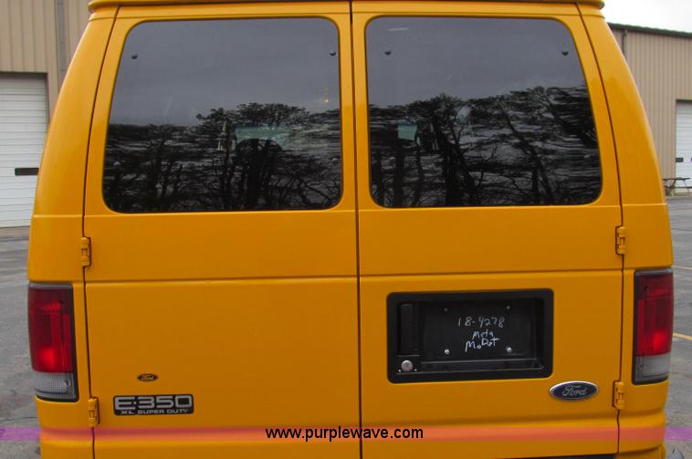 image for item E3697 2005 Ford E350 XL van