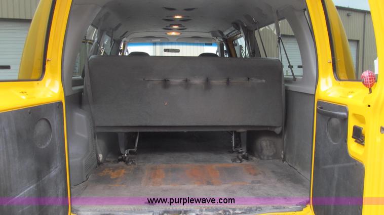 image for item E3697 2005 Ford E350 XL van