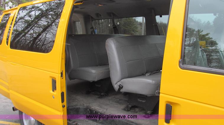 image for item E3697 2005 Ford E350 XL van