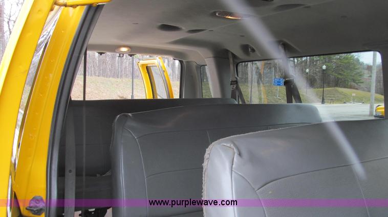 image for item E3697 2005 Ford E350 XL van