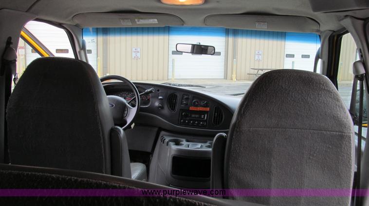 image for item E3697 2005 Ford E350 XL van