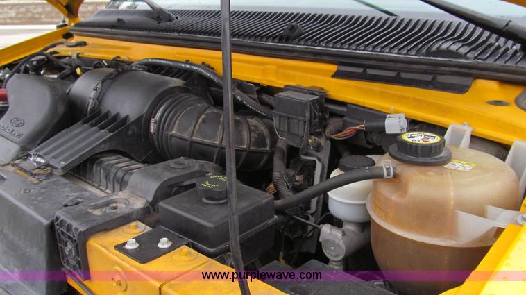 image for item E3697 2005 Ford E350 XL van