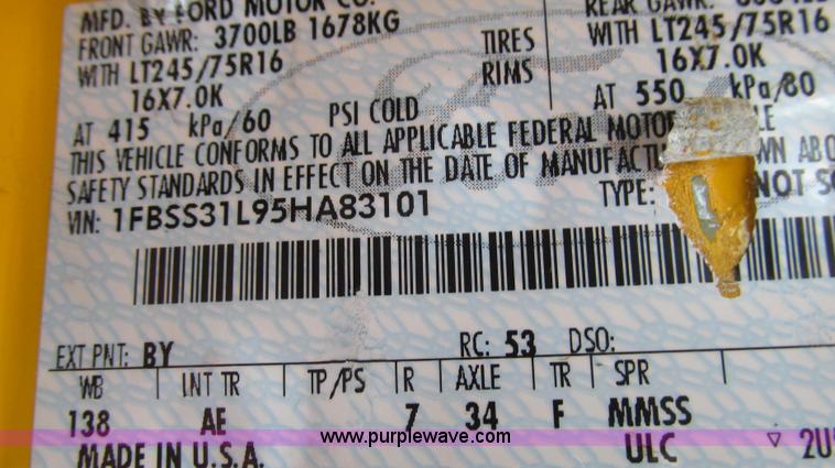 image for item E3697 2005 Ford E350 XL van