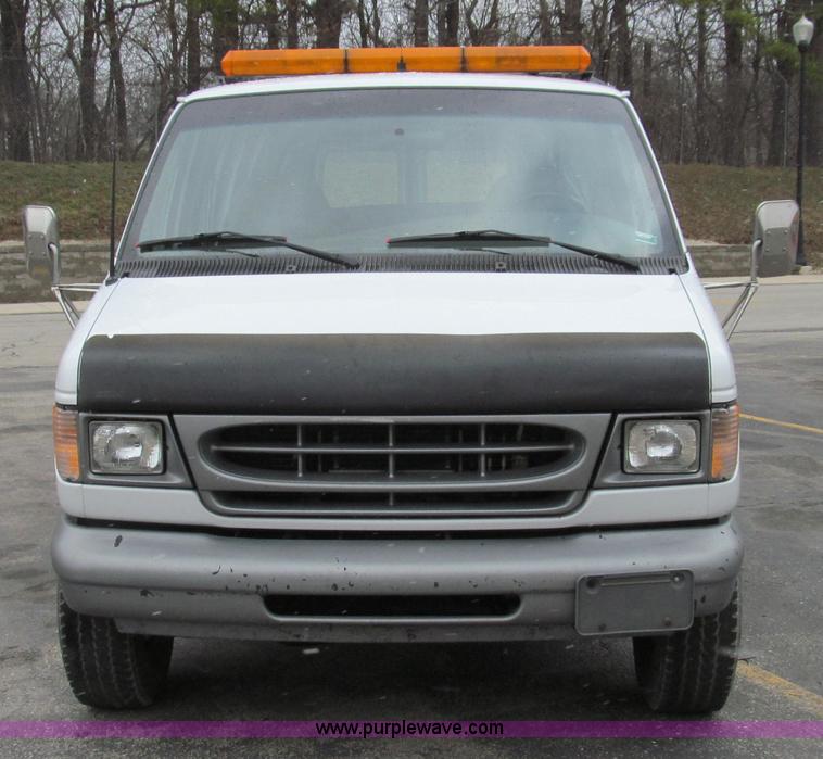 image for item E3698 2000 Ford E350 XL van