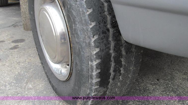 image for item E3698 2000 Ford E350 XL van